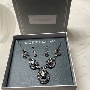 Earring/necklace set